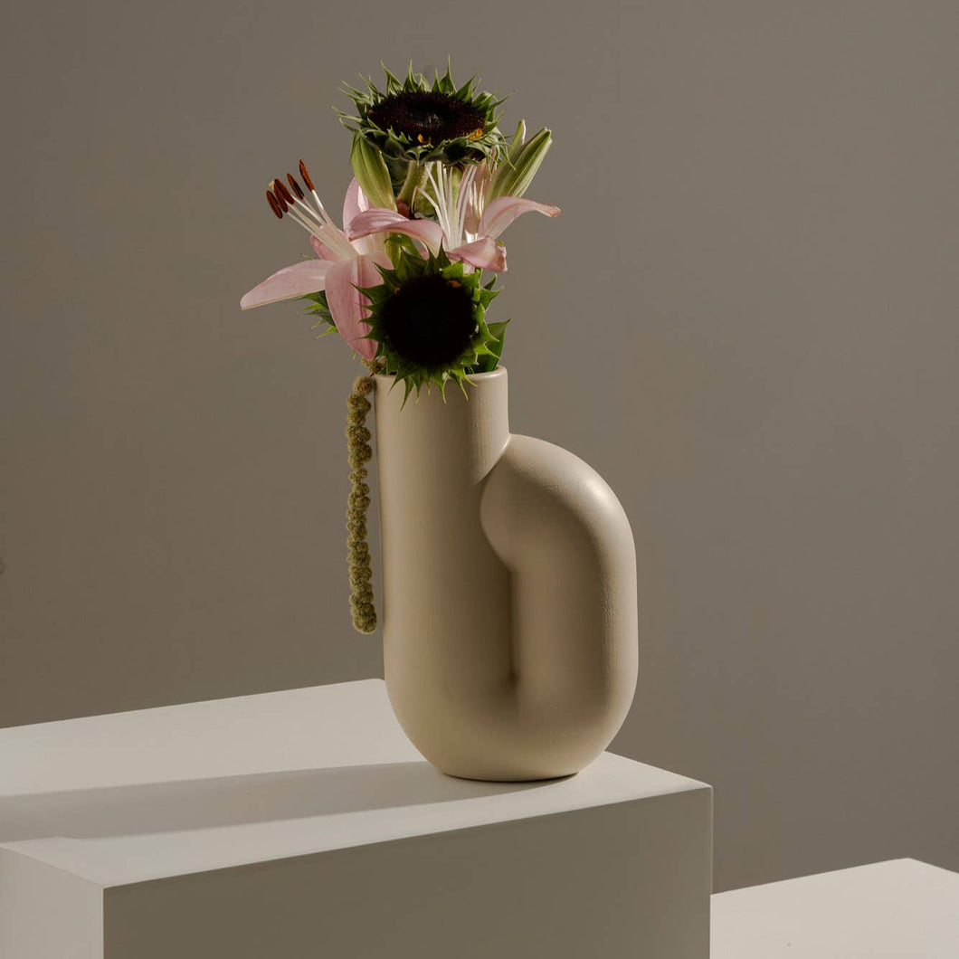 The Nono Vase off white