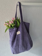 Lade das Bild in den Galerie-Viewer, Grosse Tasche aus softem Cord violet
