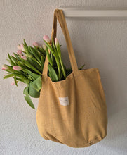 Lade das Bild in den Galerie-Viewer, Grosse Tasche aus softem Cord mustard
