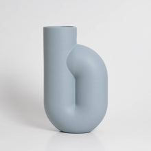 Lade das Bild in den Galerie-Viewer, The Nono Vase light blue
