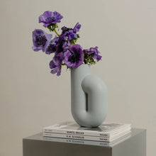 Lade das Bild in den Galerie-Viewer, The Nono Vase light blue
