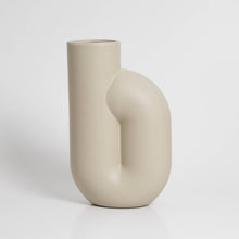 Lade das Bild in den Galerie-Viewer, The Nono Vase off white
